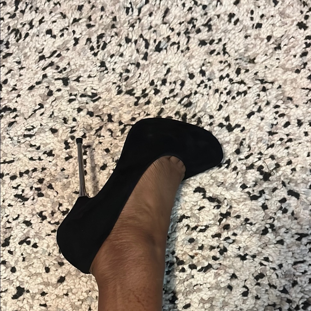 Zara Black Heels Classic Design